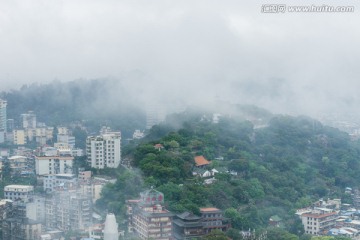 平流雾中的厦门鹭江道