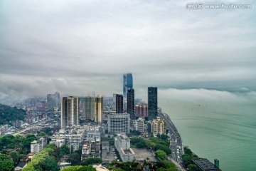 平流雾中的厦门鹭江道