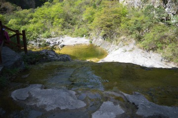 山谷溪水