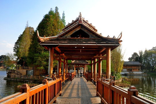 傣族风情廊桥