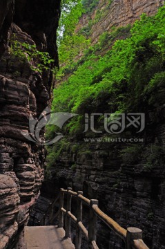 幽深峡谷 栈道