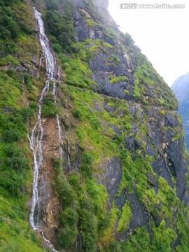 云南香格里拉虎跳峡徒步路线瀑布