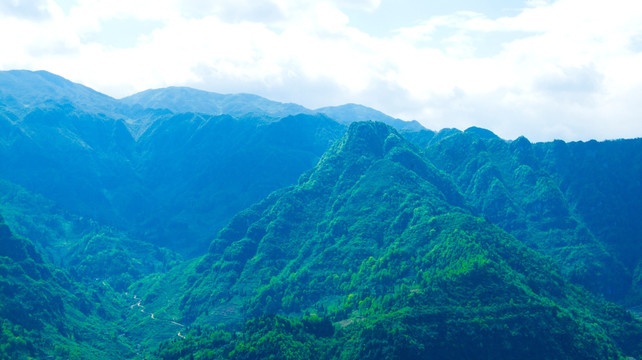 巍峨的青山