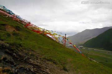 山上的经幡