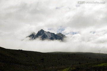 远处的高山