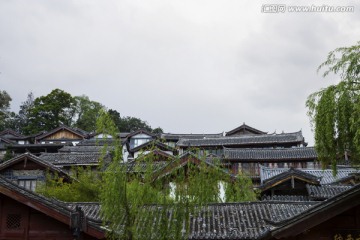 丽江古城瓦片屋顶