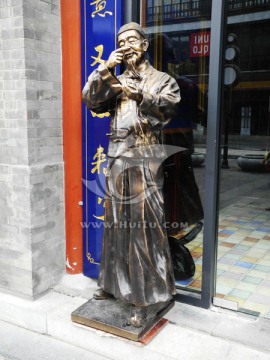 北京前门大街益德成鼻烟店雕塑