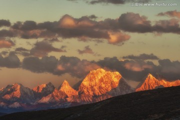 贡嘎雪山夕阳