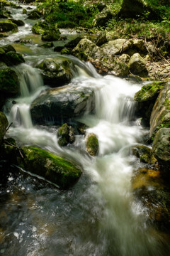 山涧溪流