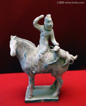 唐代彩绘狩猎骑马俑