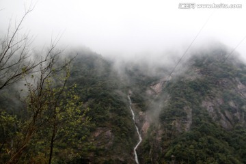 山间溪流