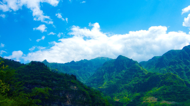 崇山峻岭  山重水复