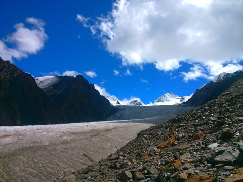 西藏然乌镇日弄坝冰川