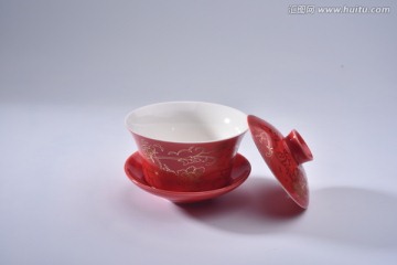 红色茶碗