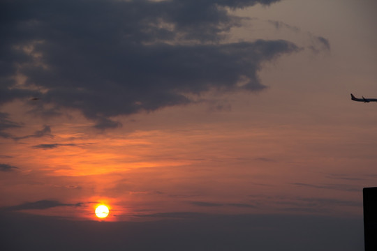 落日余晖夕阳西下