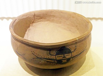 新石器时代人面纹彩陶盆