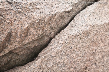 石块裂缝