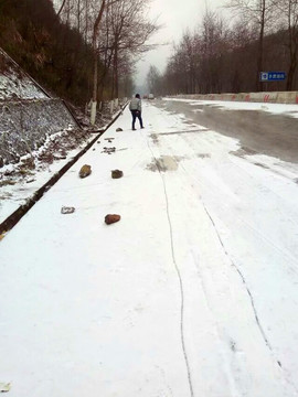 雪景人物背影