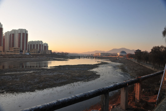 河岸风景