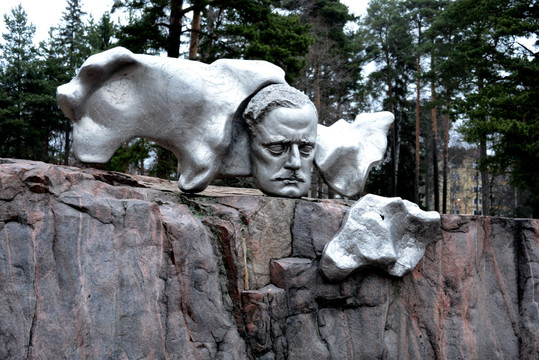 芬兰著名音乐家西贝柳斯头像雕塑