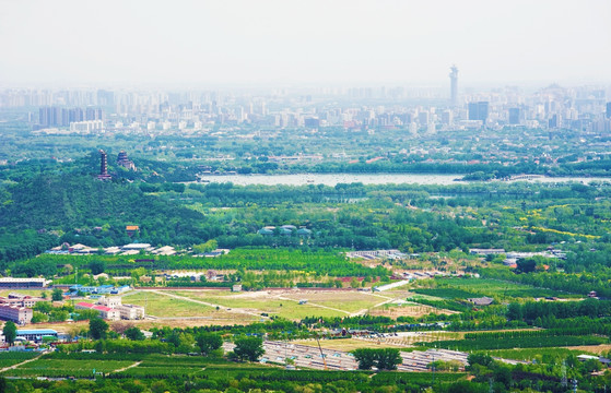 北京西山眺望颐和园