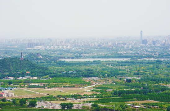 北京西山远眺颐和园