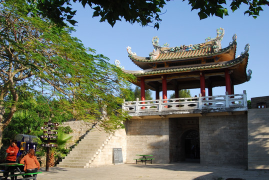 东山风动石景区