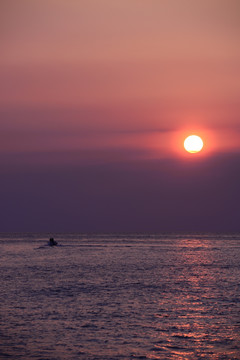 海上日出