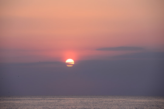 海上日出