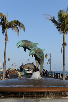 海豚喷泉雕塑