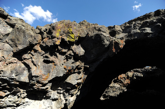 月球国家纪念碑和保护印度隧道的火山口