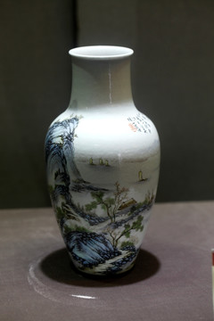 山水纹花瓶