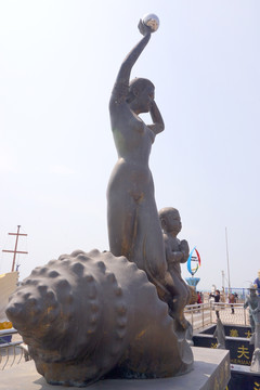 海螺姑娘铜像