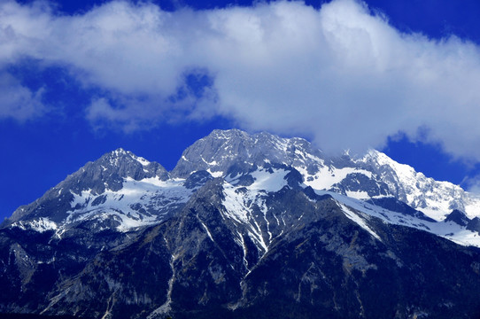 雪山山峰