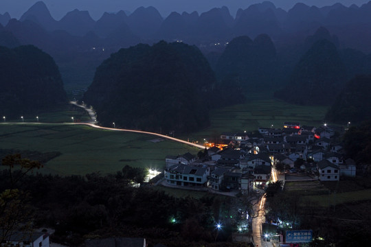 兴义万峰林 居民区夜景