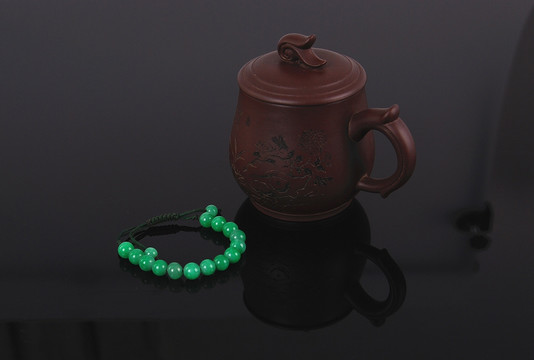 手串与茶壶