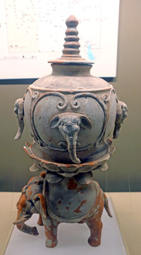 唐代彩绘象座塔式罐