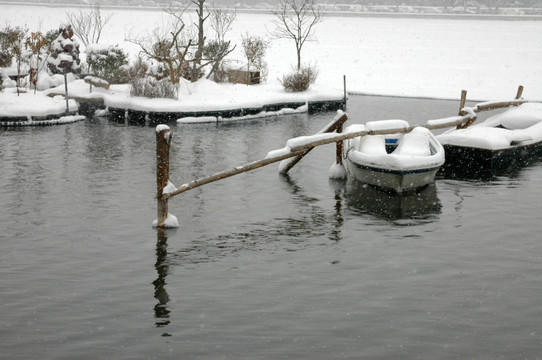 雪中小船