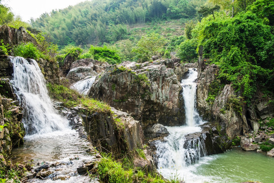 山水瀑布