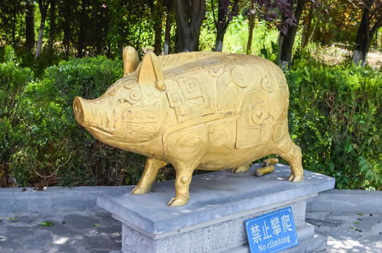 雕塑生肖猪