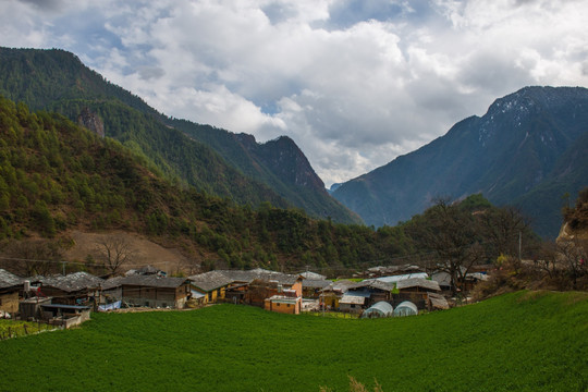 独龙江大峡谷秋那桶