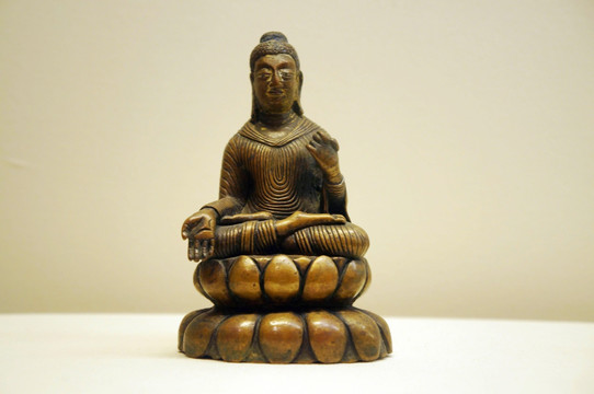 七世纪铜释迦牟尼佛坐像