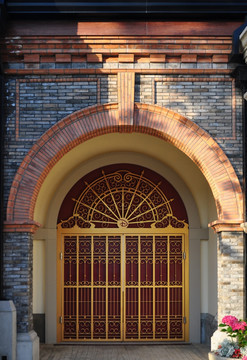 上海迪士尼小镇的拱形门
