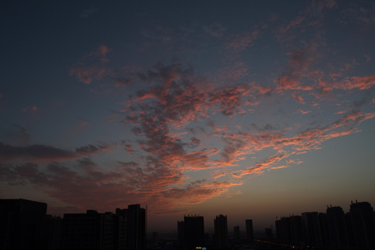 傍晚 天空 火烧云