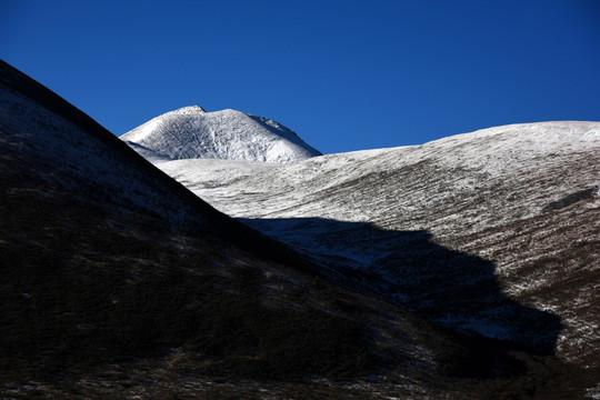 年宝玉则雪山风光