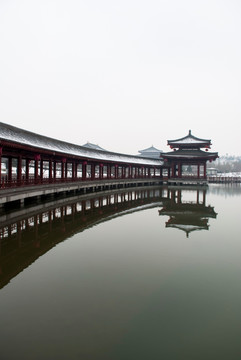 西安大唐芙蓉园古亭长廊雪景