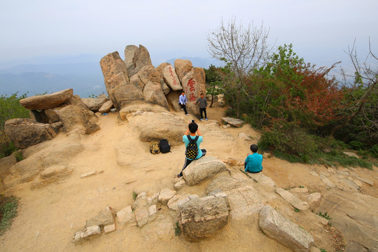 泰山乱石景