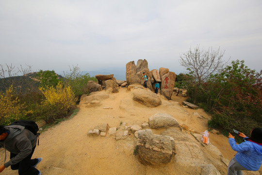 泰山乱石景