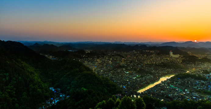 凤凰古城夕阳西下