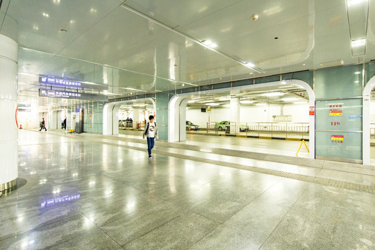 上海火车站换乘通道